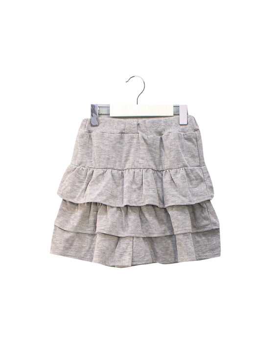 A Grey Short Skirts from Comme Ca Ism in size 5T for girl. (Front View)