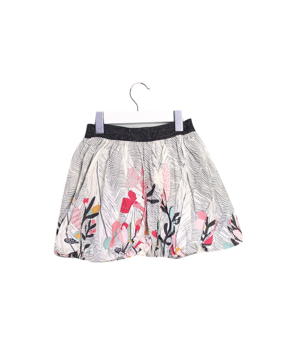 A White Short Skirts from Catimini in size 5T for girl. (Back View)