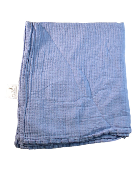 A Blue Swaddles from Aden & Anais in size O/S for boy. (Front View)