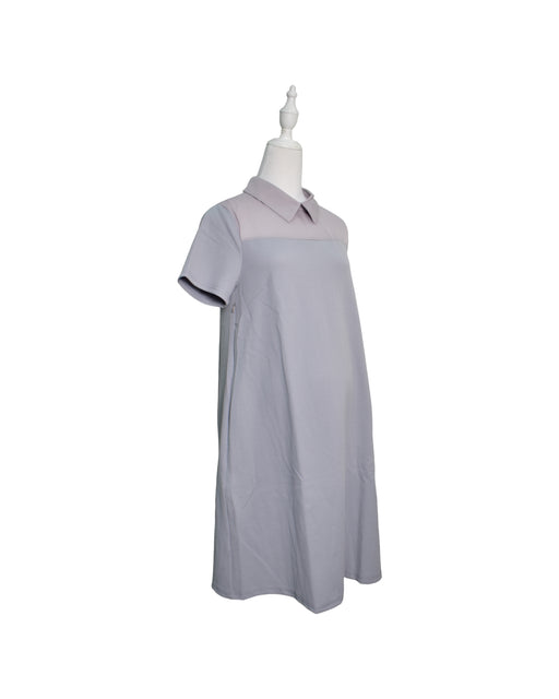 A Grey Short Sleeve Dresses from Bove in size M for maternity. (Front View)