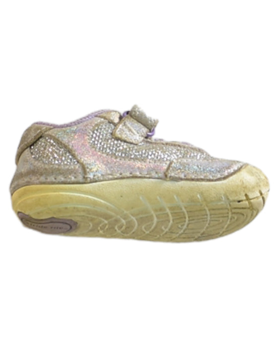 A Grey Sneakers from Stride Rite in size 12-18M for girl. (Front View)