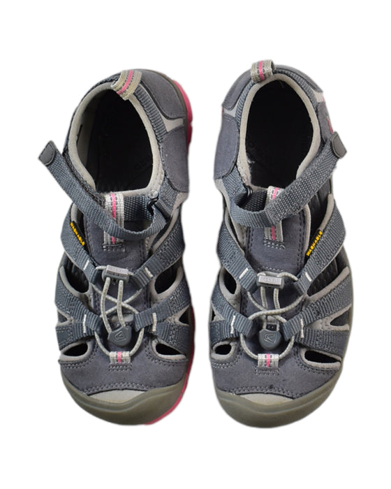 A Grey Sandals from Keen in size 10Y for boy. (Back View)