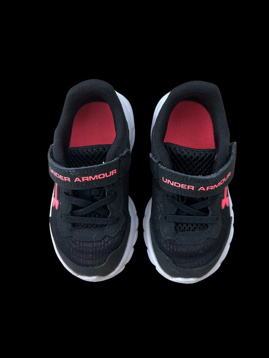 A Black Sneakers from Under Armour in size 18-24M for girl. (Back View)