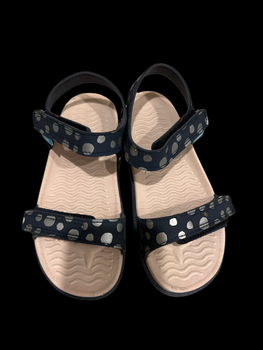 A Pink Sandals from Native Shoes in size 6T for girl. (Back View)