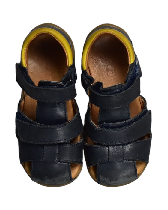 A Black Sandals from Froddo in size 3T for boy. (Back View)