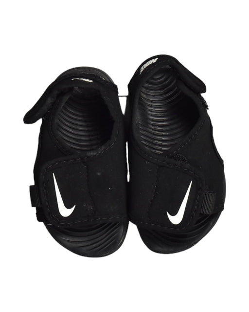 A Black Sandals from Nike in size 12-18M for boy. (Front View)