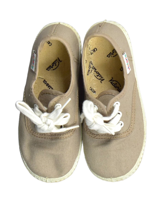 A Brown Sneakers from Victoria in size 4T for neutral. (Back View)