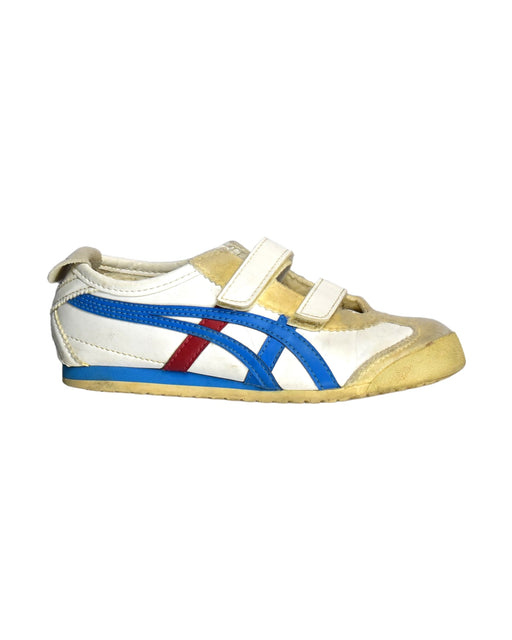 A White Sneakers from Onitsuka Tiger in size 6T for boy. (Front View)