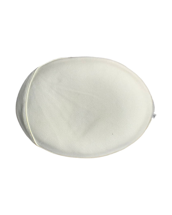 A White Pillow from Mimos in size S for neutral. (Front View)