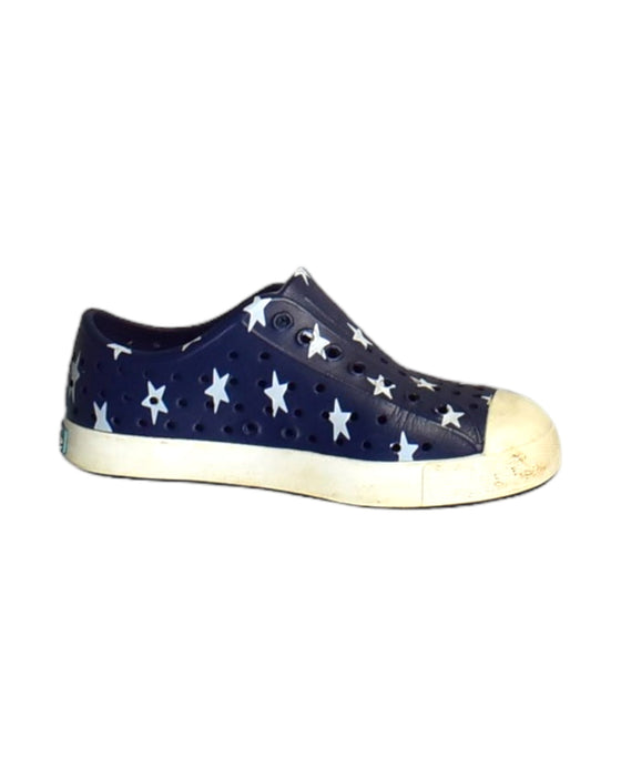 A Blue Sneakers from Native Shoes in size 6T for neutral. (Front View)