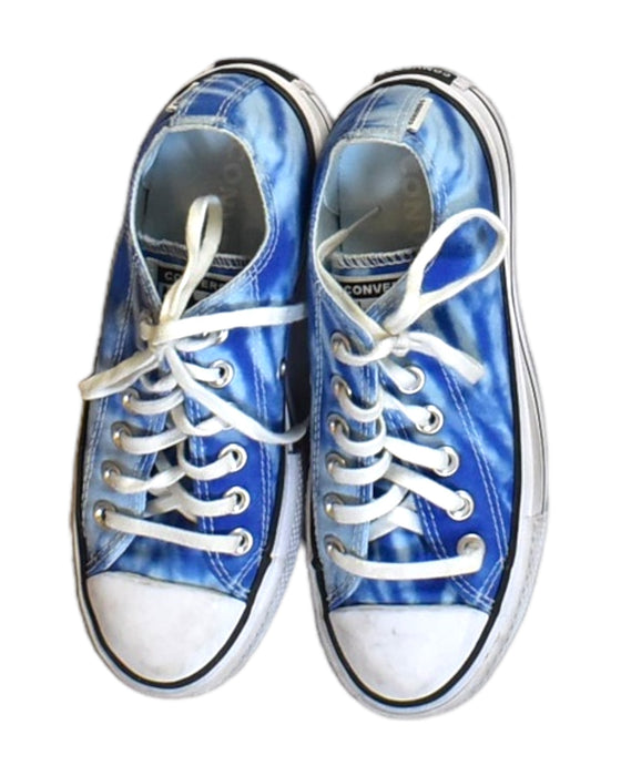 A Blue Sneakers from Converse in size 11Y for boy. (Back View)