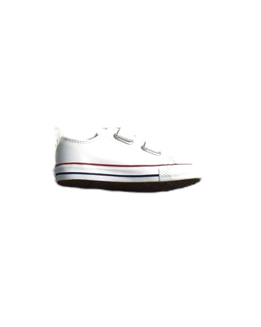 A White Sneakers from Converse in size 3T for boy. (Front View)