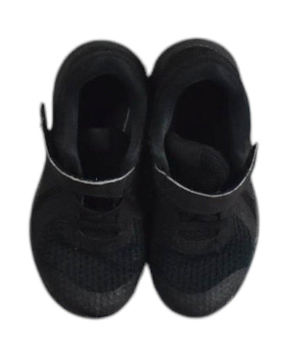 A Black Sneakers from Nike in size 4T for boy. (Back View)