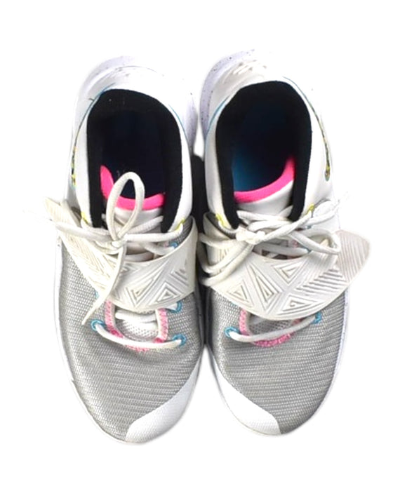 A White Sneakers from Nike in size 12Y for girl. (Front View)