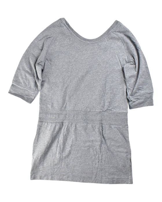 A Grey Short Sleeve Dresses from Nike in size 13Y for girl. (Back View)