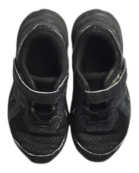 A Black Sneakers from ASICS in size 5T for boy. (Back View)