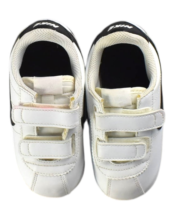 A White Sneakers from Nike in size 3T for boy. (Back View)