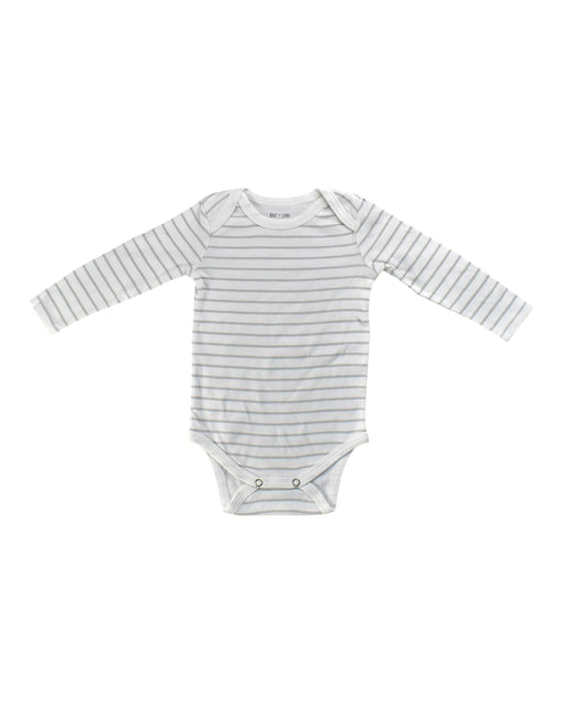 A White Long Sleeve Bodysuits from Hart + Land in size 12-18M for boy. (Front View)