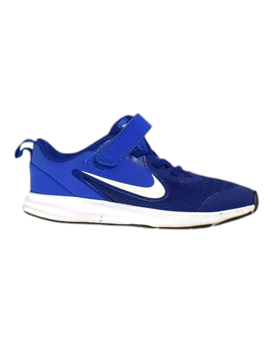 A Blue Sneakers from Nike in size 6T for boy. (Front View)