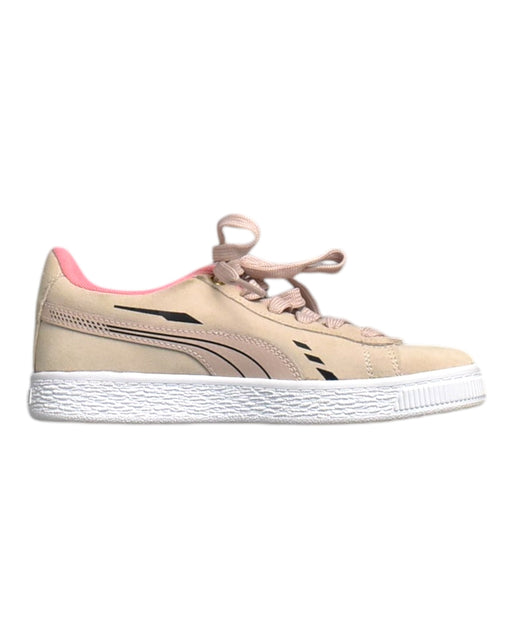 A Beige Sneakers from Puma in size 7Y for girl. (Front View)