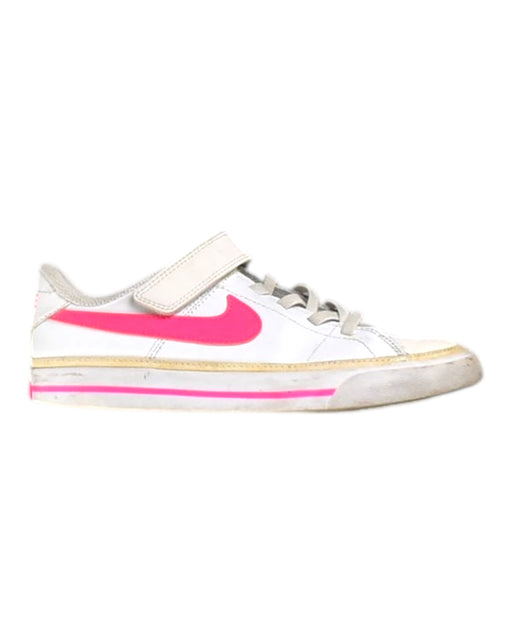 A White Sneakers from Nike in size 7Y for girl. (Front View)