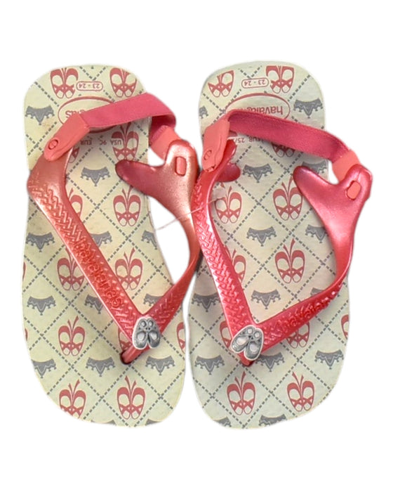 A White Sandals from Havaianas in size 4T for girl. (Front View)