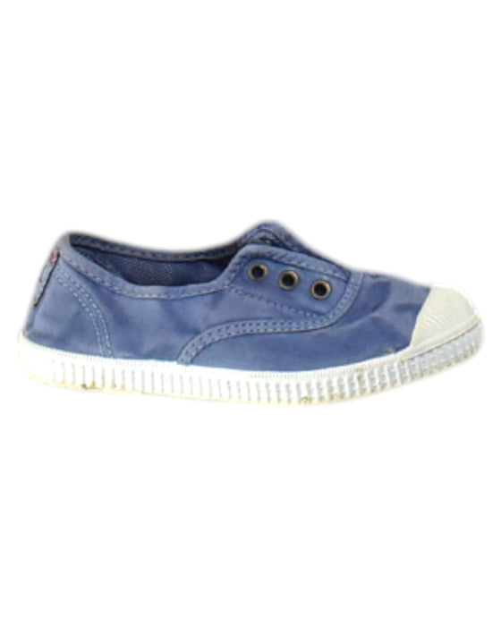 A Blue Slip Ons from Cienta in size 5T for neutral. (Front View)