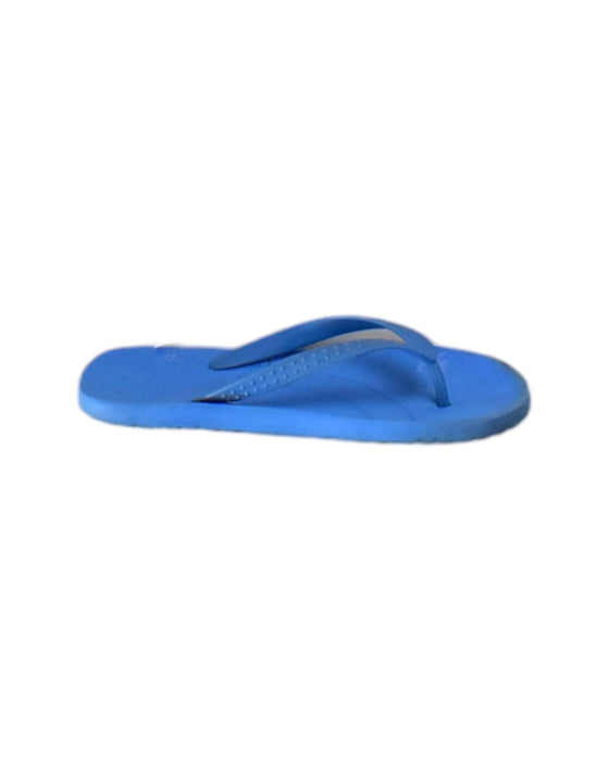 A Blue Flip Flops from Crocs in size 11Y for neutral. (Front View)