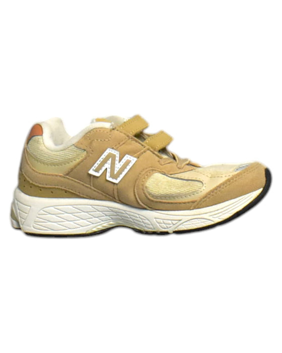 A Beige Sneakers from New Balance in size 6T for neutral. (Front View)