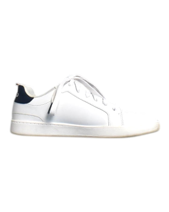 A White Sneakers from Polo Ralph Lauren in size 10Y for neutral. (Front View)