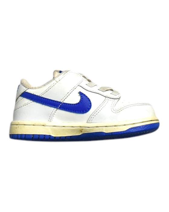 A White Sneakers from Nike in size 3T for neutral. (Front View)