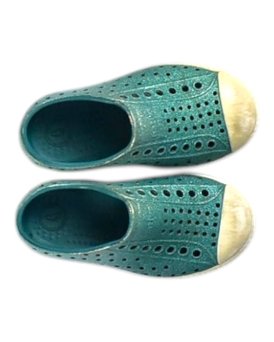 A Teal Aqua Shoes from Native Shoes in size 6-12M for girl. (Back View)