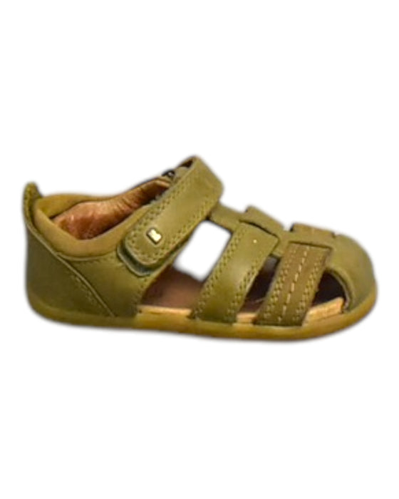 A Green Sandals from Bobux in size 12-18M for neutral. (Front View)