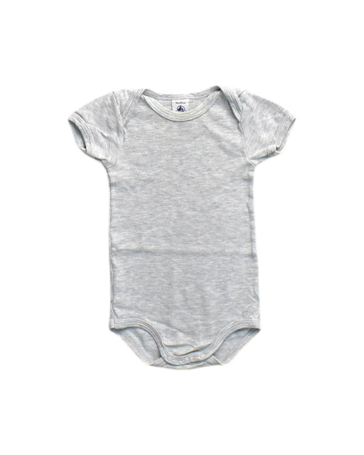 A Grey Short Sleeve Bodysuits from Petit Bateau in size 12-18M for neutral. (Front View)