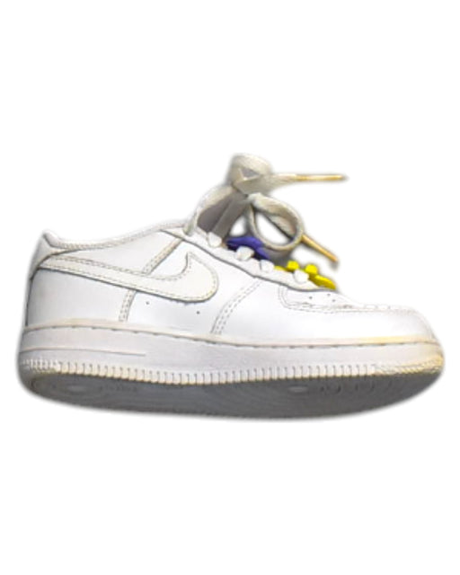 A White Sneakers from Nike in size 4T for neutral. (Front View)