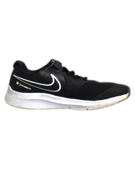 A Black Sneakers from Nike in size 9Y for neutral. (Front View)