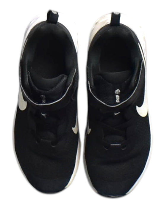 A Black Sneakers from Nike in size 7Y for neutral. (Back View)